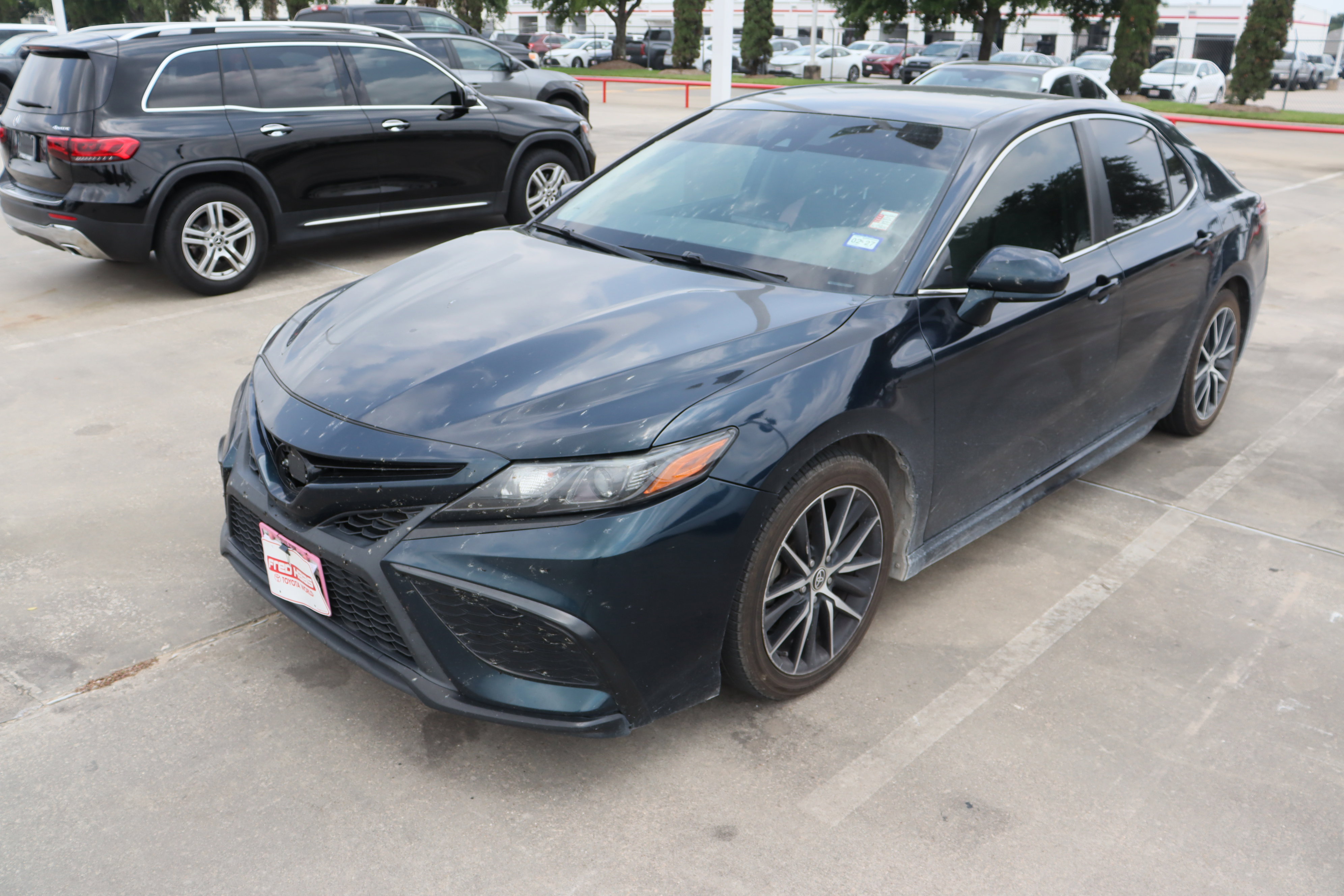 Used 2021 Toyota Camry SE FWD image 6