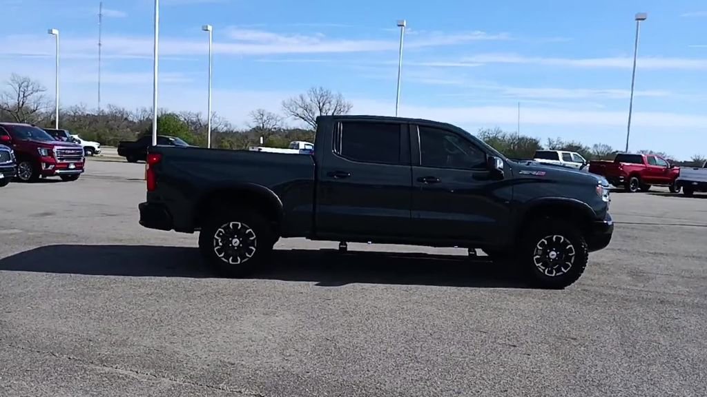 Used 2026 Chevrolet Silverado 1500 ZR2 image 9