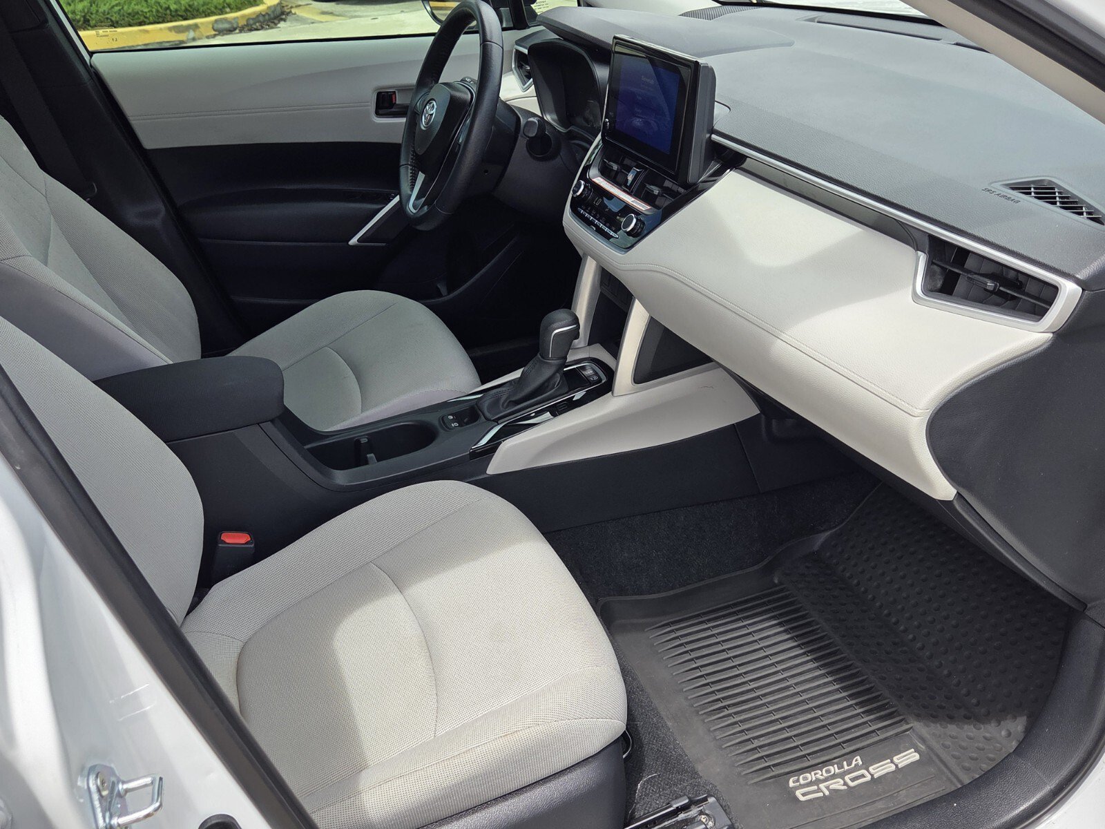 Certified 2025 Toyota Corolla Cross LE FWD image 11