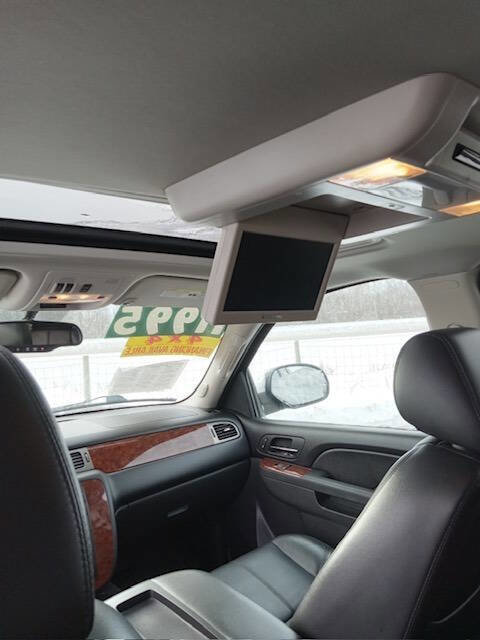 Used 2012 Chevrolet Suburban LT w/ Luxury Package image 5