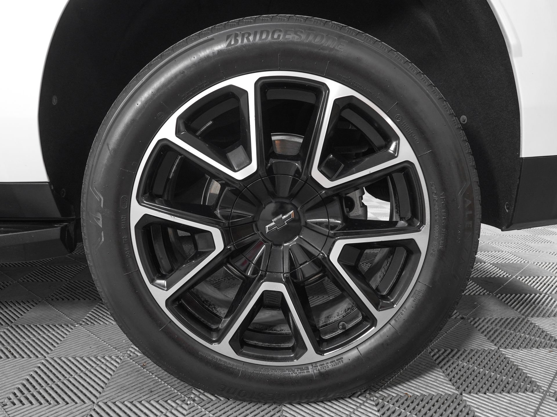 Used 2024 Chevrolet Suburban RST RWD image 31