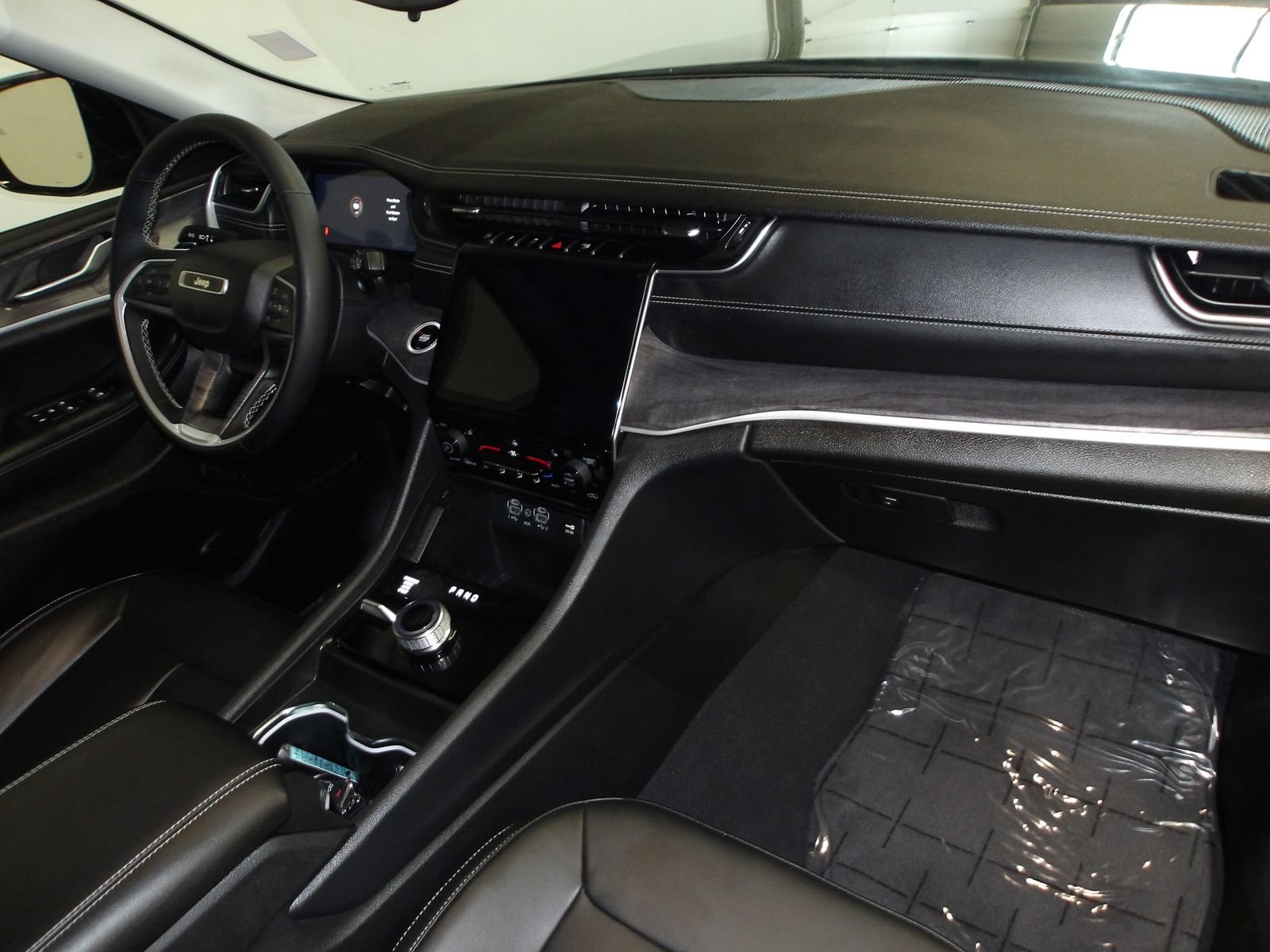 Used 2024 Jeep Grand Cherokee Limited AWD/4WD image 13