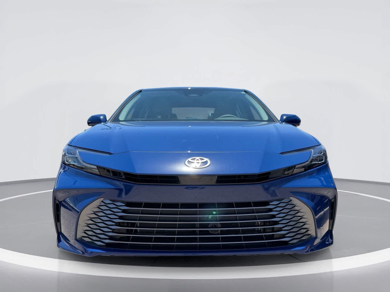 Used 2025 Toyota Camry XLE FWD image 4