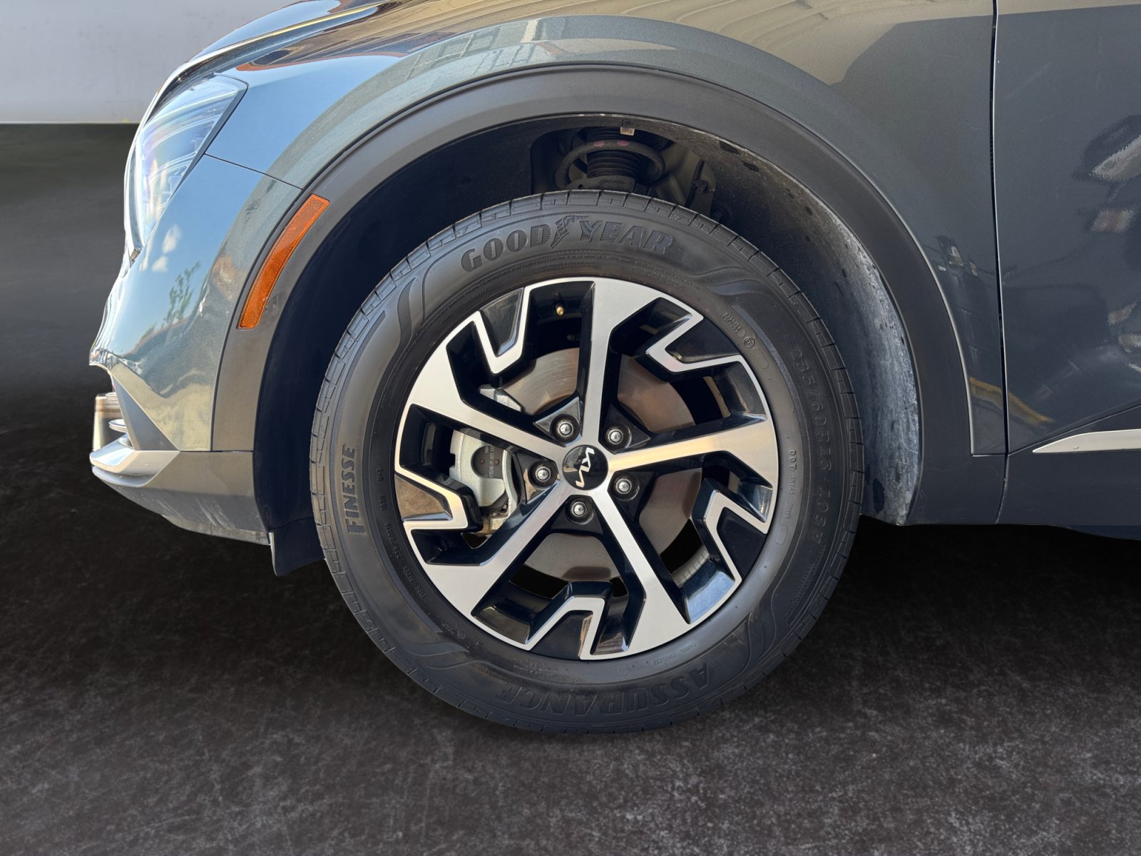 Used 2024 Kia Sportage EX AWD/4WD image 14
