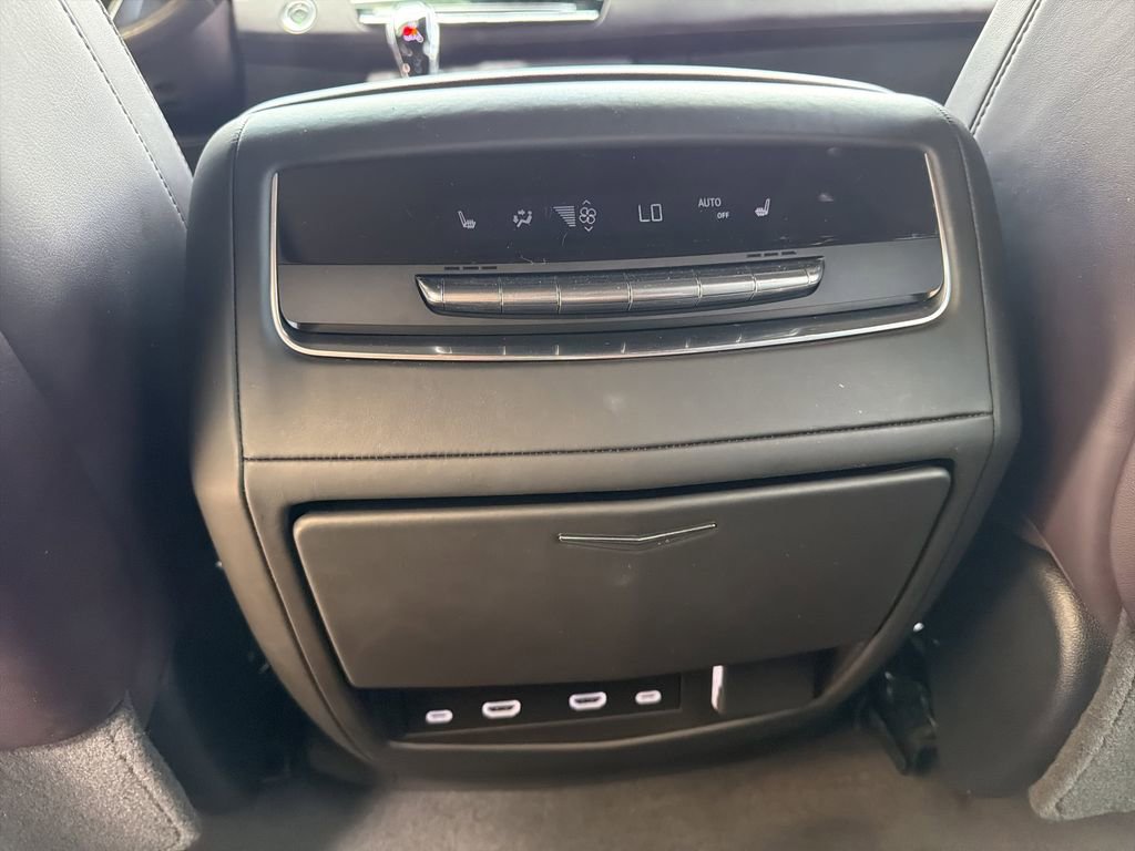 Used 2024 Cadillac Escalade Premium Luxury Platinum w/ Heavy-Duty Trailer Package image 23