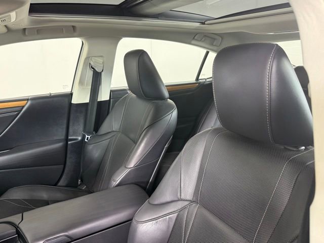 Used 2020 Lexus ES 350 w/ Accessory Package FWD image 6