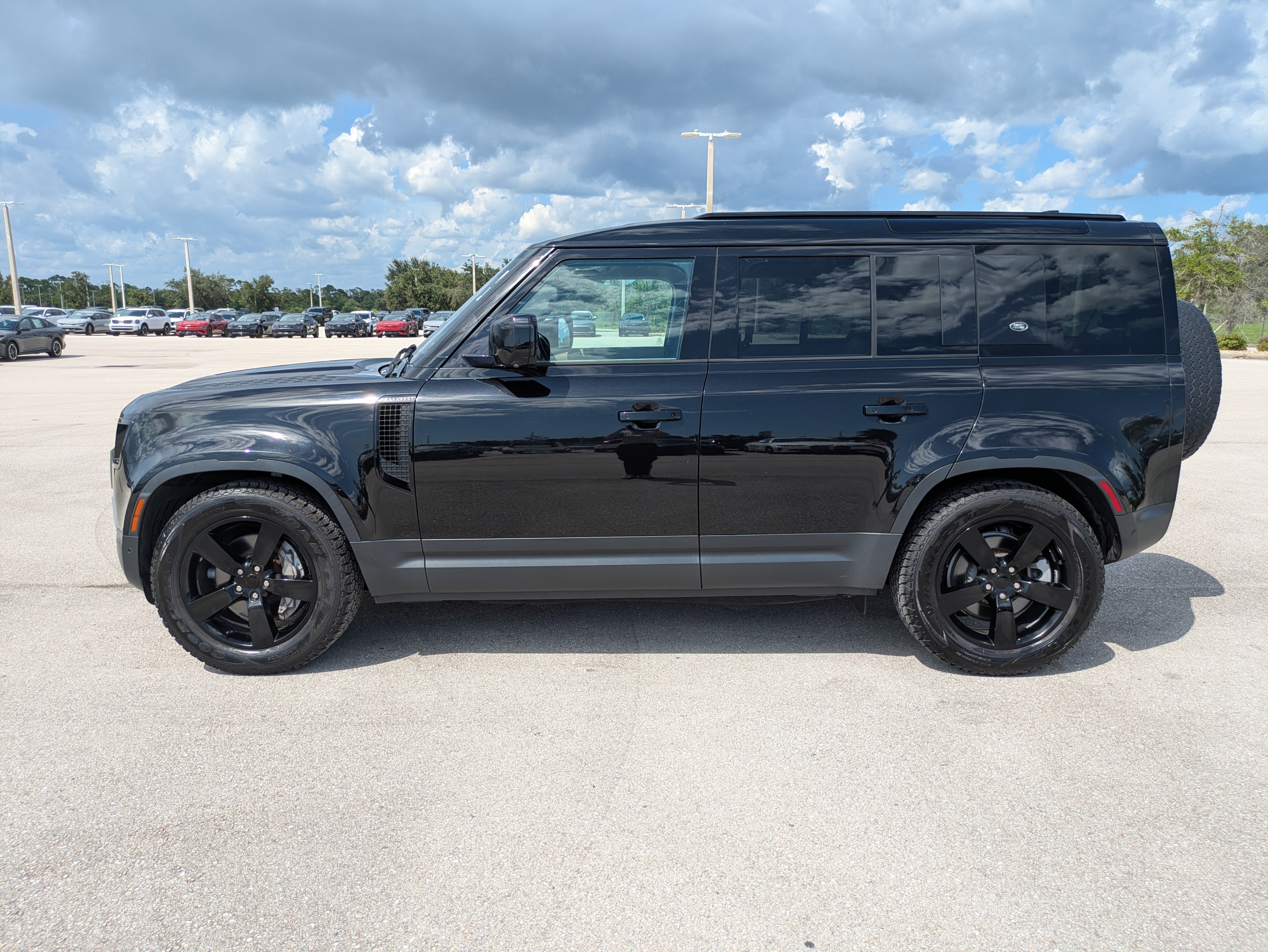 Used 2022 Land Rover Defender 110 SE AWD/4WD image 7