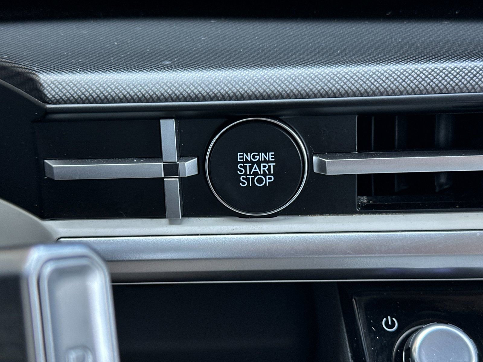 Used 2025 Hyundai Santa Fe SEL image 21