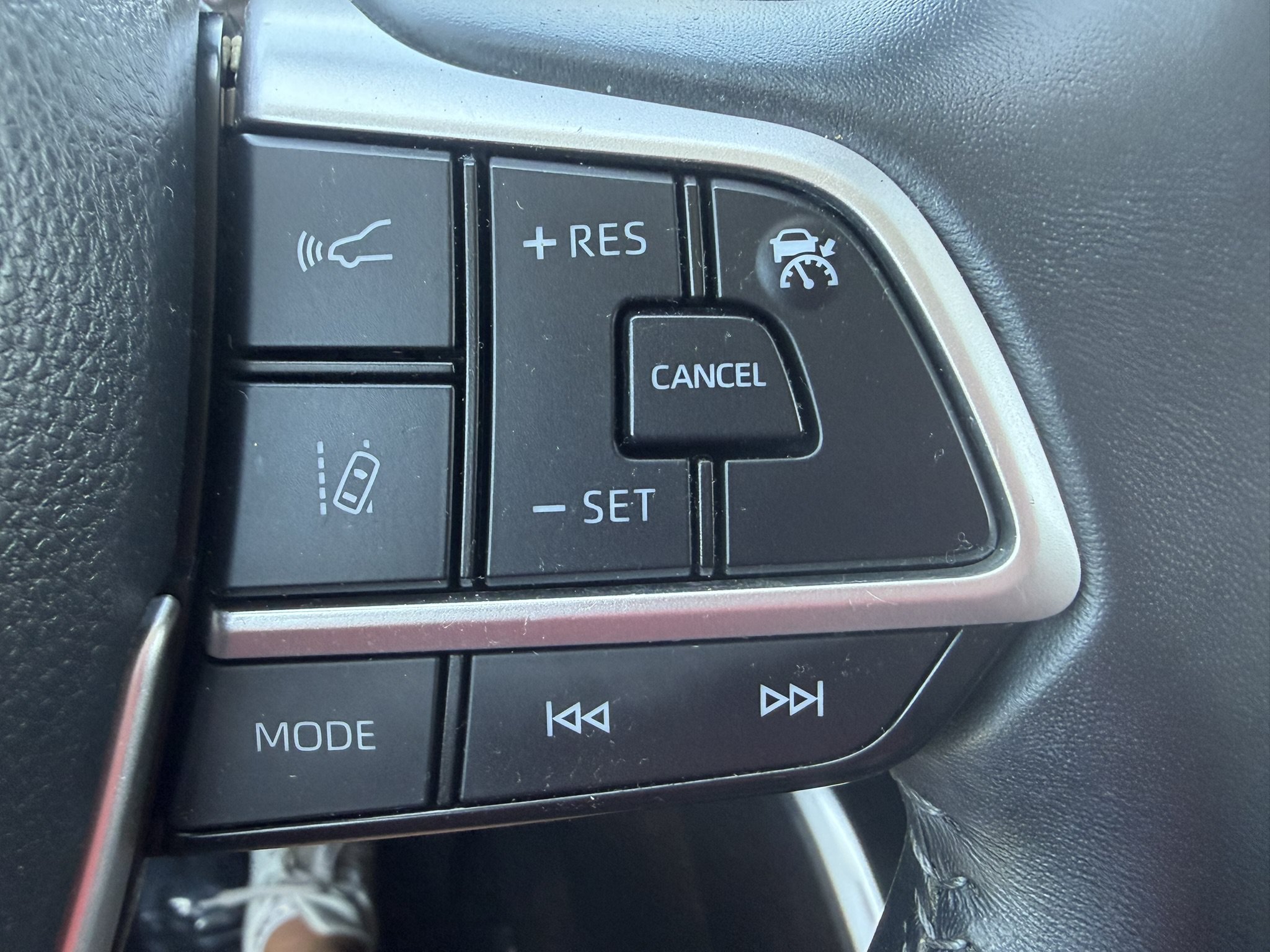 Used 2022 Toyota Highlander XLE FWD image 27