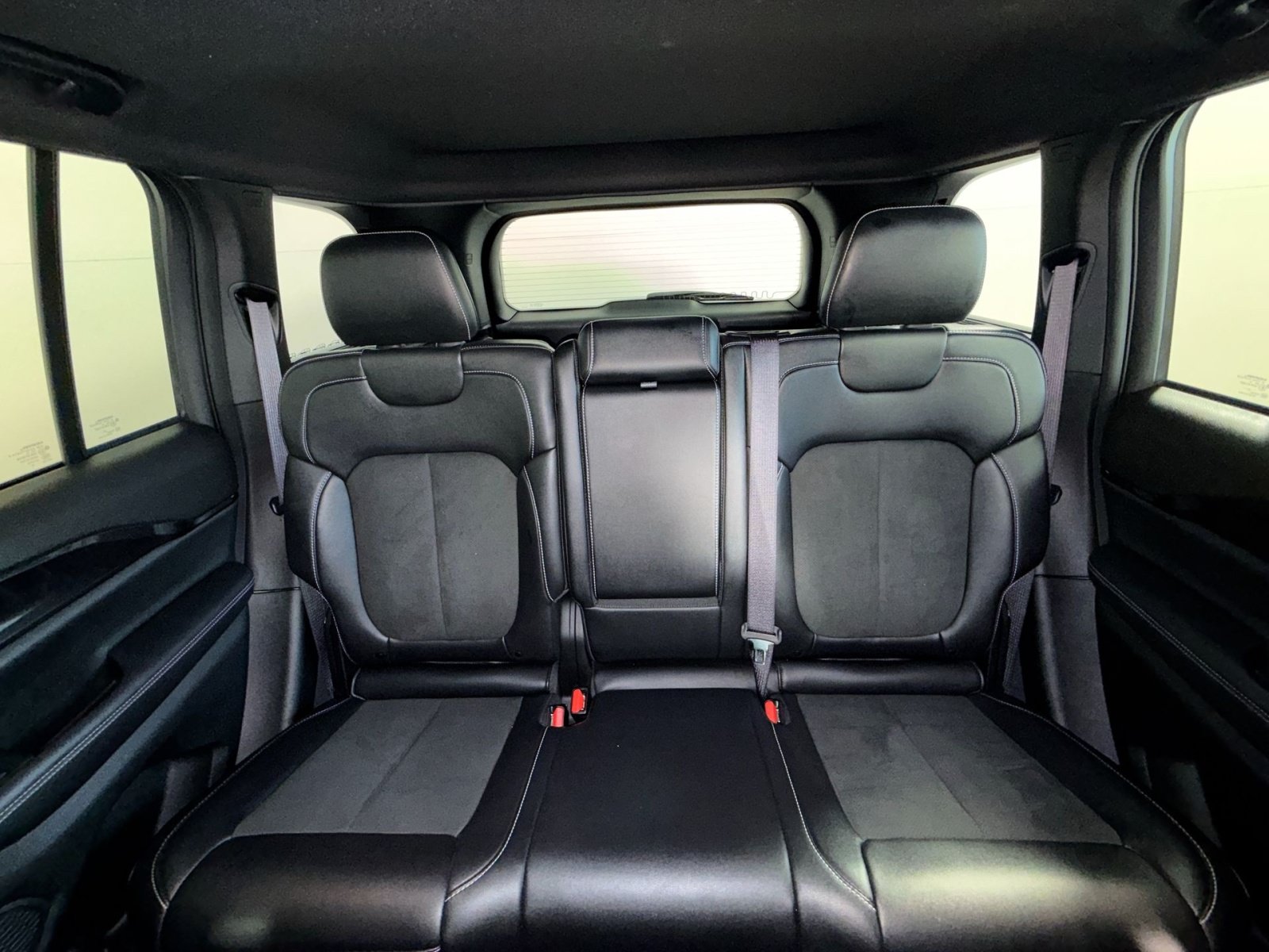 Used 2023 Jeep Grand Cherokee Altitude AWD/4WD image 24