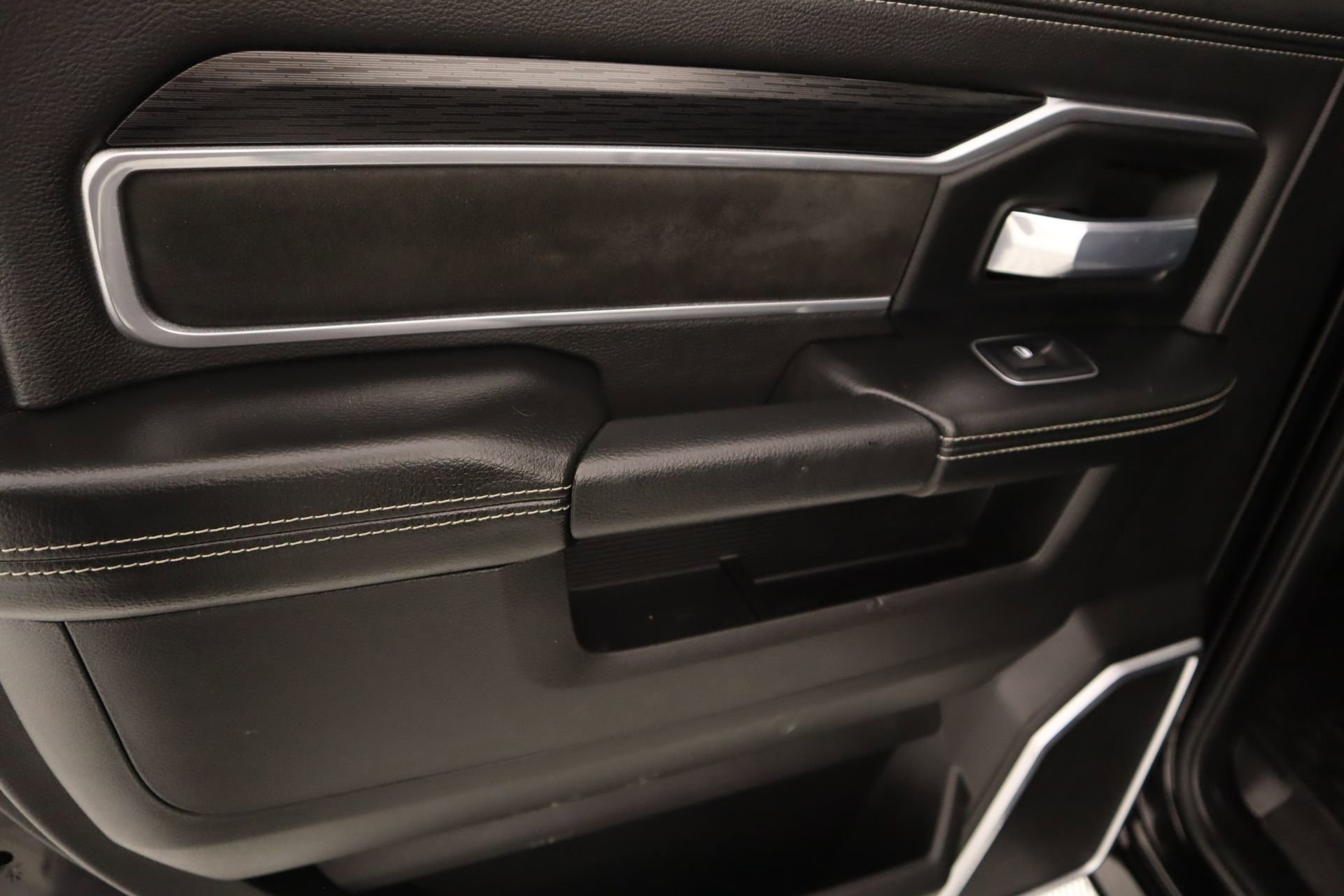 Used 2024 RAM 3500 Laramie w/ Night Edition AWD/4WD image 17