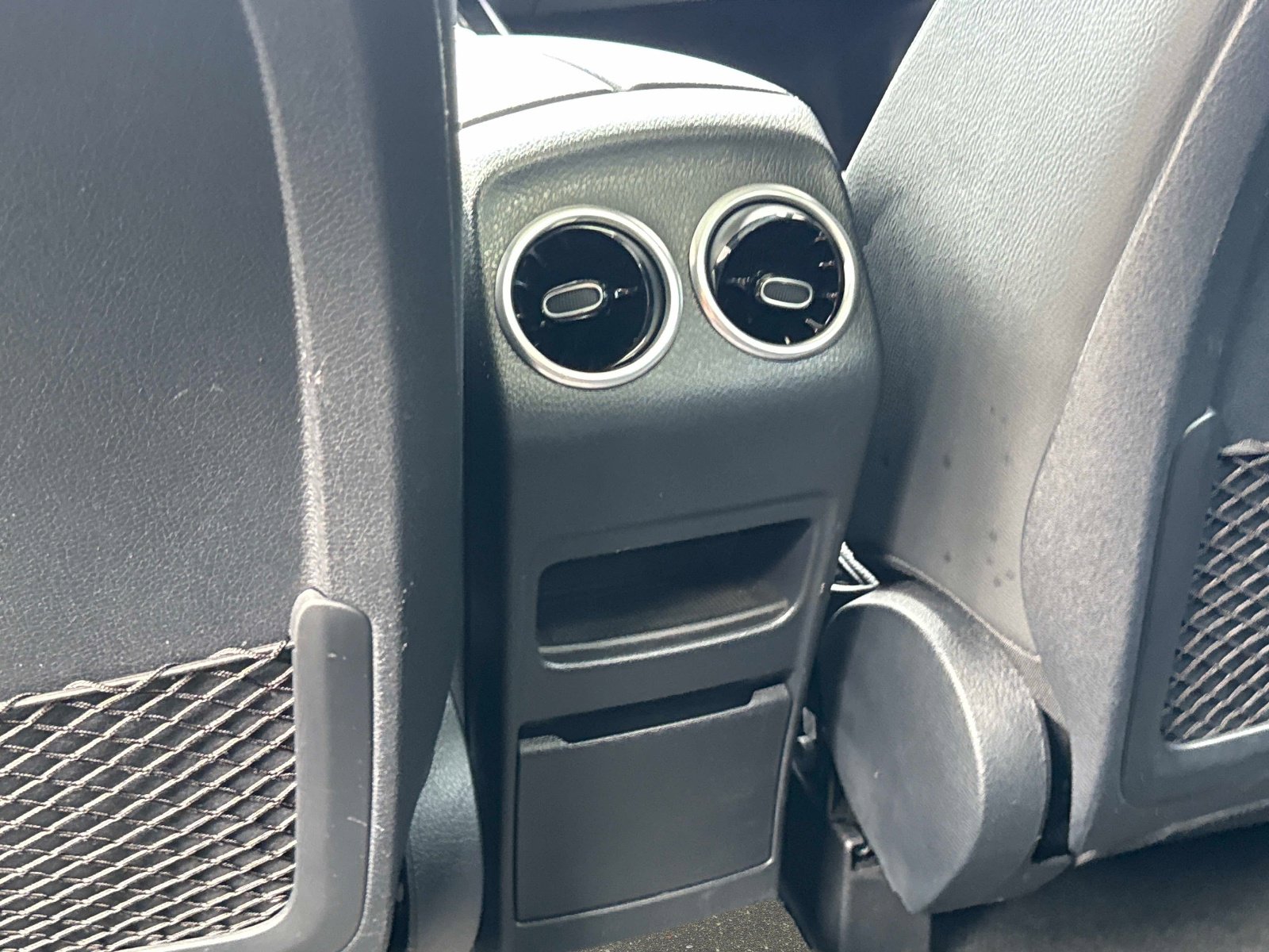 Used 2023 Mercedes-Benz GLB 250 4MATIC w/ Premium Package image 36