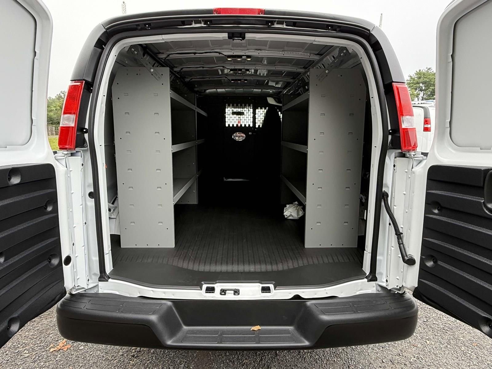 New 2025 Chevrolet Express 3500 Extended RWD image 18