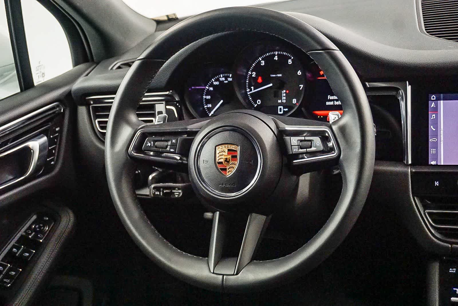 Certified 2025 Porsche Macan AWD/4WD image 16