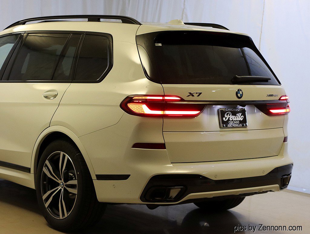 Used 2026 BMW X7 xDrive40i w/ M Sport Package image 8