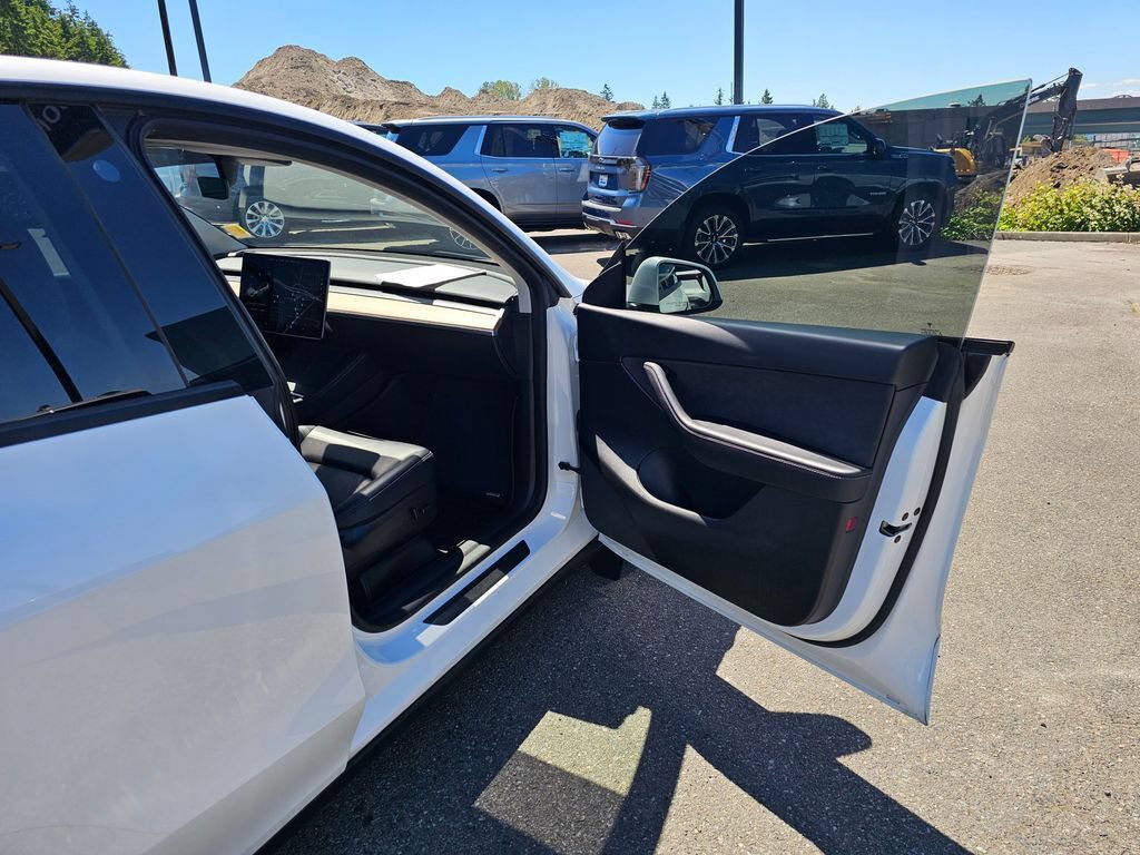 Used 2022 Tesla Model Y Performance AWD/4WD image 29