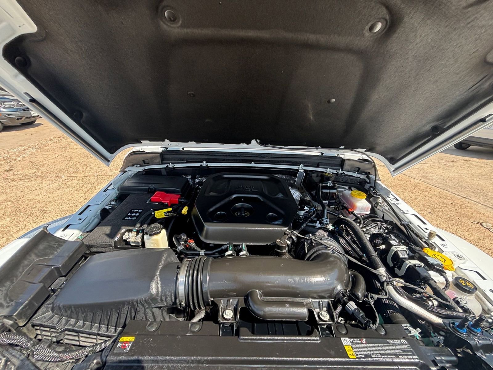 Used 2025 Jeep Wrangler Sahara image 30