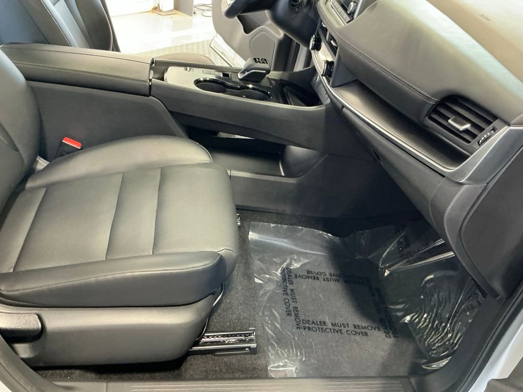 Used 2023 Nissan Rogue SV w/ SV Premium B Package FWD image 15