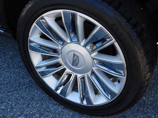 Used 2016 Cadillac Escalade Platinum AWD/4WD image 8