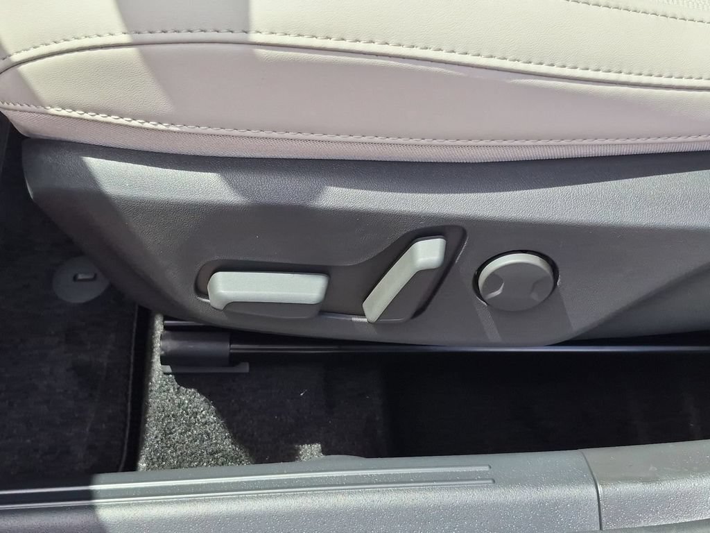 New 2026 Kia Niro EX FWD image 35