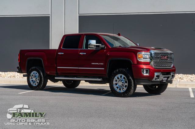 Used 2018 GMC Sierra 2500 Denali w/ Duramax Plus Package AWD/4WD image 12