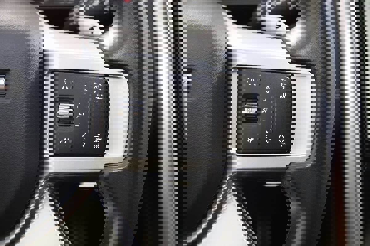 Used 2023 Land Rover Discovery S R-Dynamic image 40