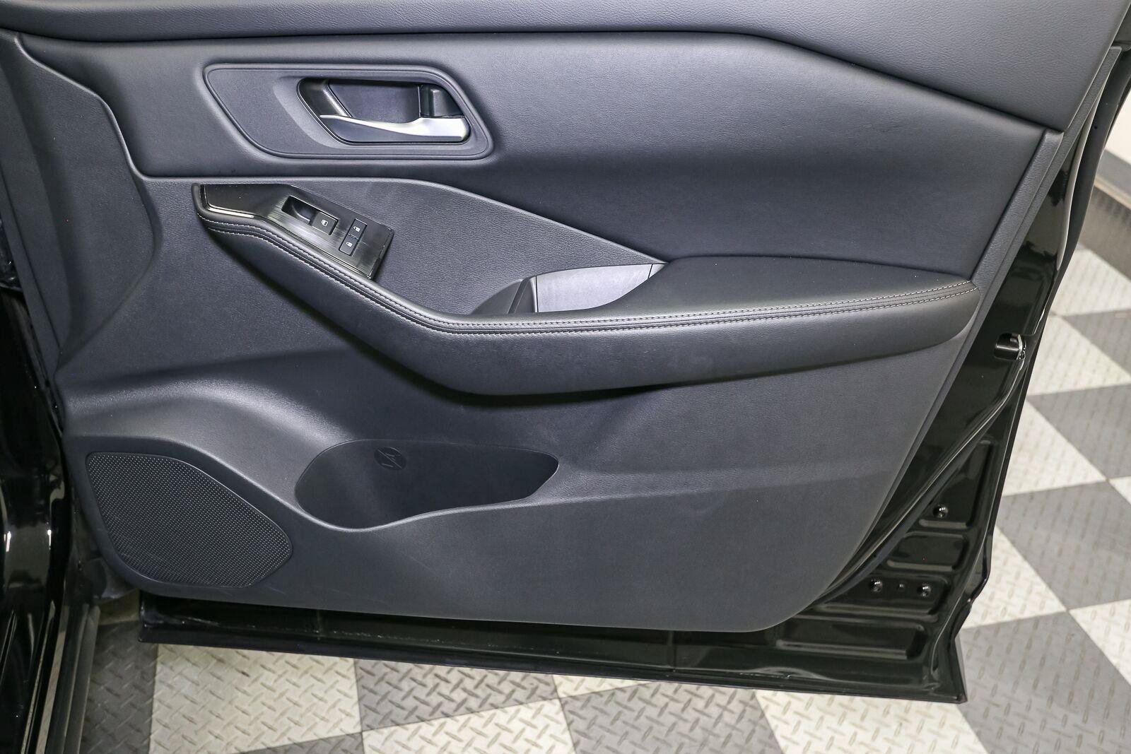 Used 2026 Nissan Rogue SV AWD/4WD image 19