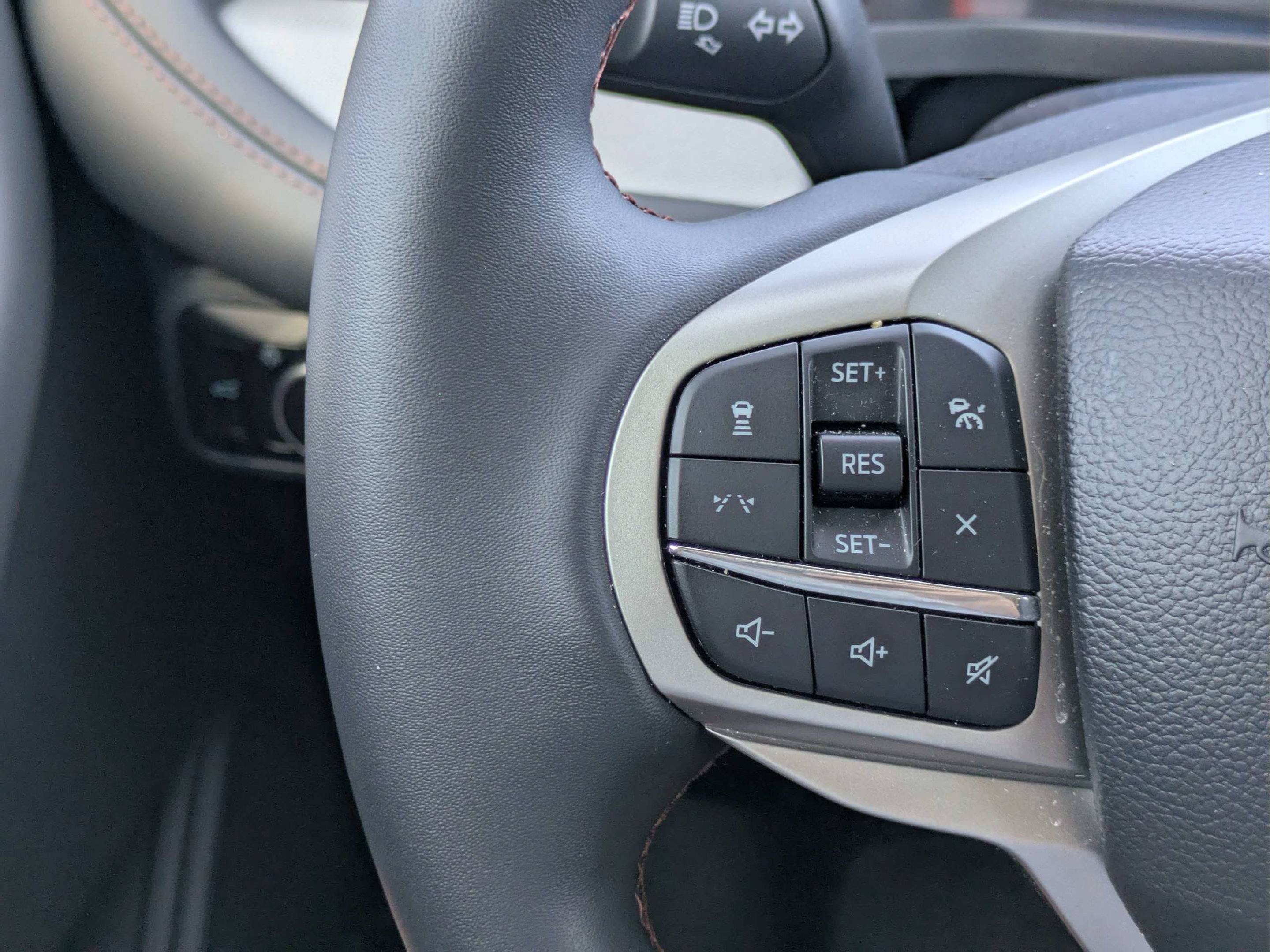 Used 2026 Ford Explorer Active RWD image 21