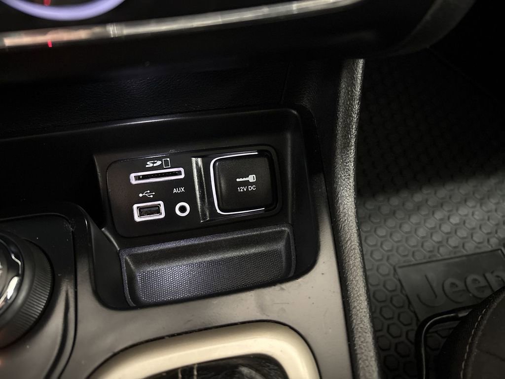 Used 2017 Jeep Cherokee Latitude w/ Cold Weather Group image 49