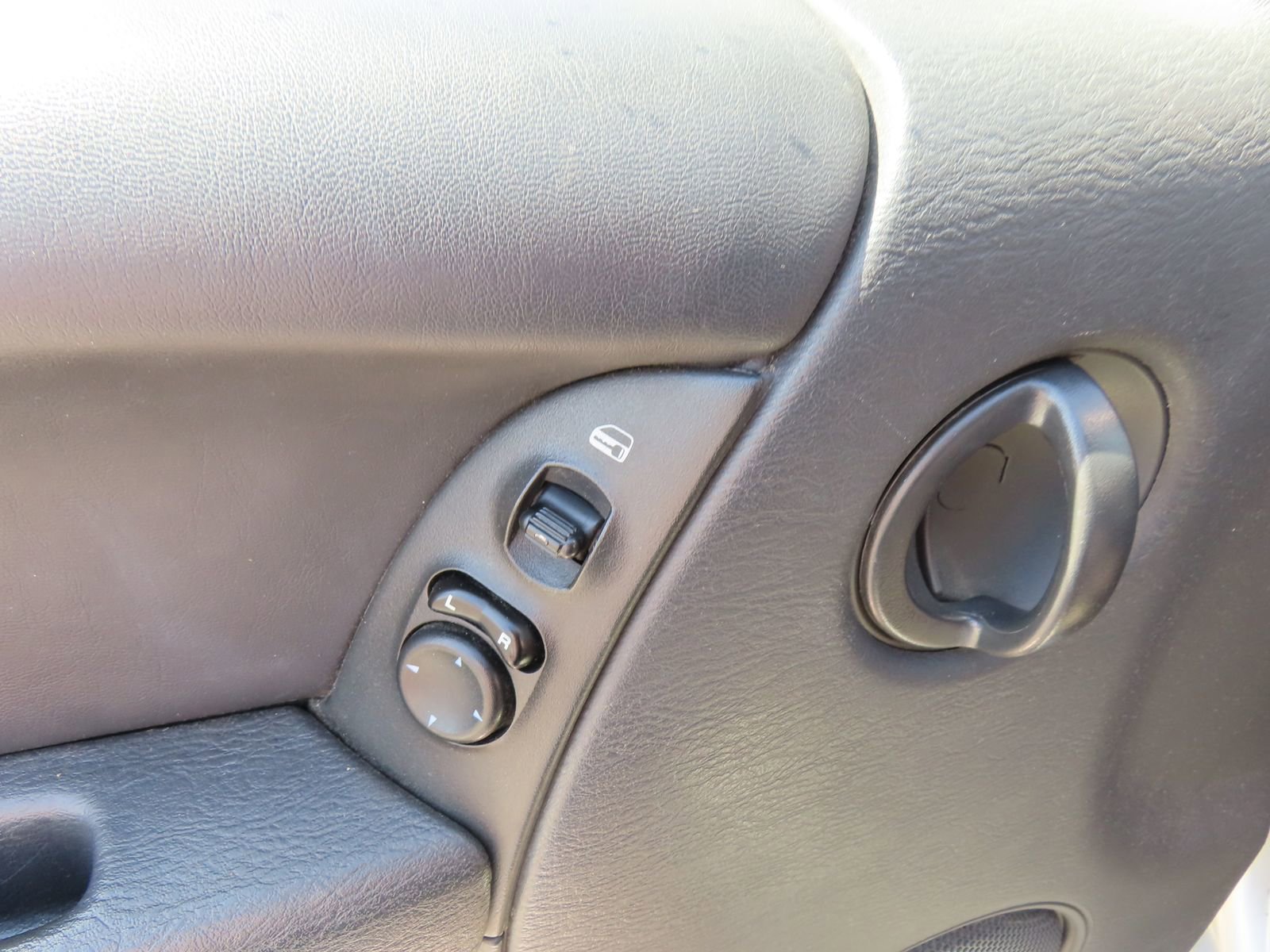 Used 2003 Jeep Liberty Renegade AWD/4WD image 16