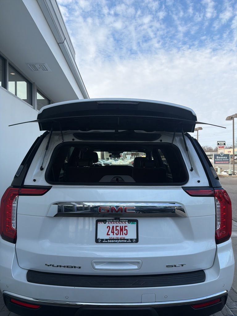 Used 2023 GMC Yukon SLT w/ SLT Luxury Package image 8