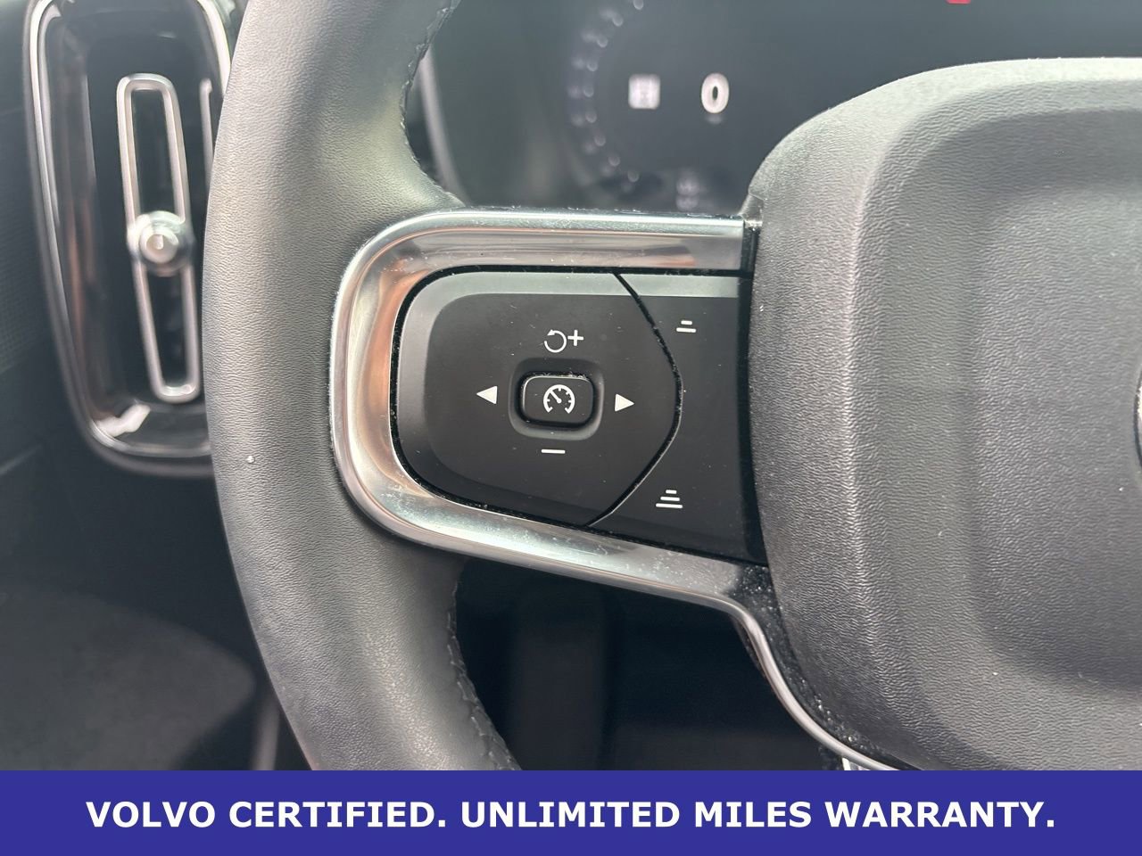 Certified 2023 Volvo XC40 B5 Plus w/ Climate Package image 21