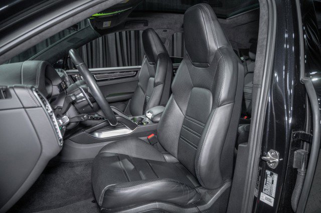 Used 2022 Porsche Cayenne Turbo image 9