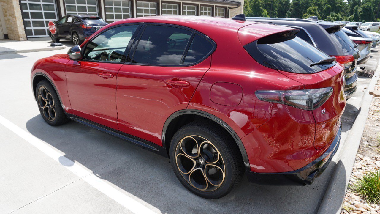 Used 2025 Alfa Romeo Stelvio Sprint AWD/4WD image 7