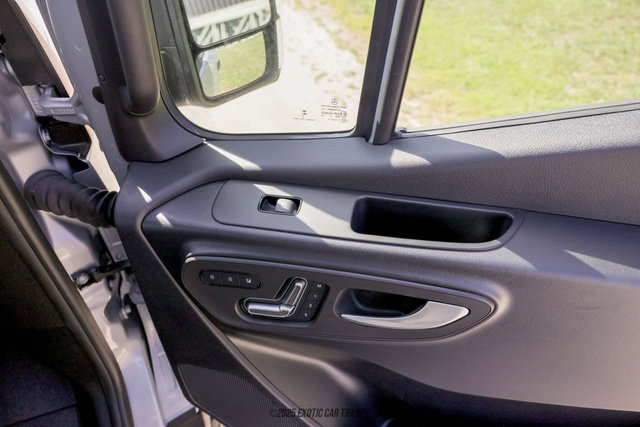 Used 2025 Mercedes-Benz Sprinter 2500 image 75