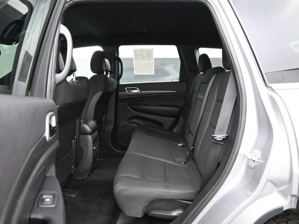 Used 2018 Jeep Grand Cherokee Laredo AWD/4WD image 13