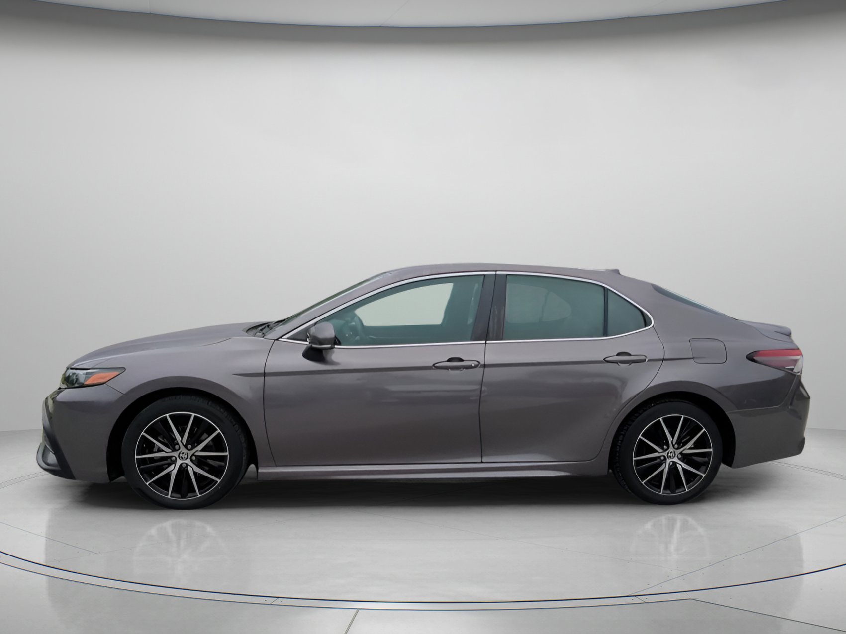 Used 2022 Toyota Camry SE w/ Carpet Mat Package (TMS) image 12