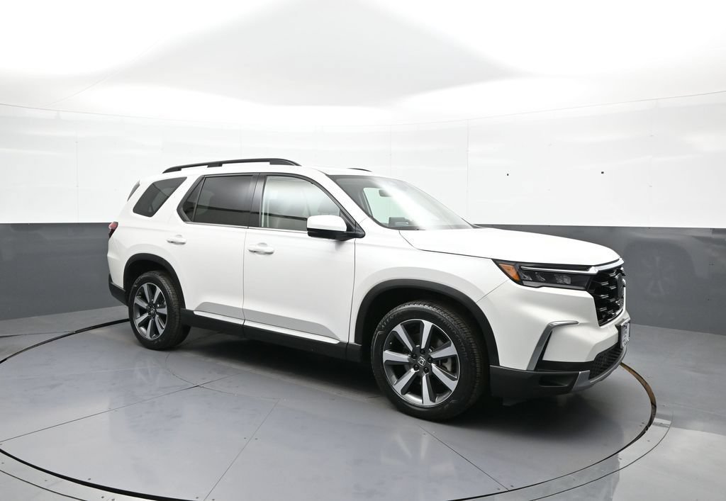 Certified 2024 Honda Pilot Touring image 4
