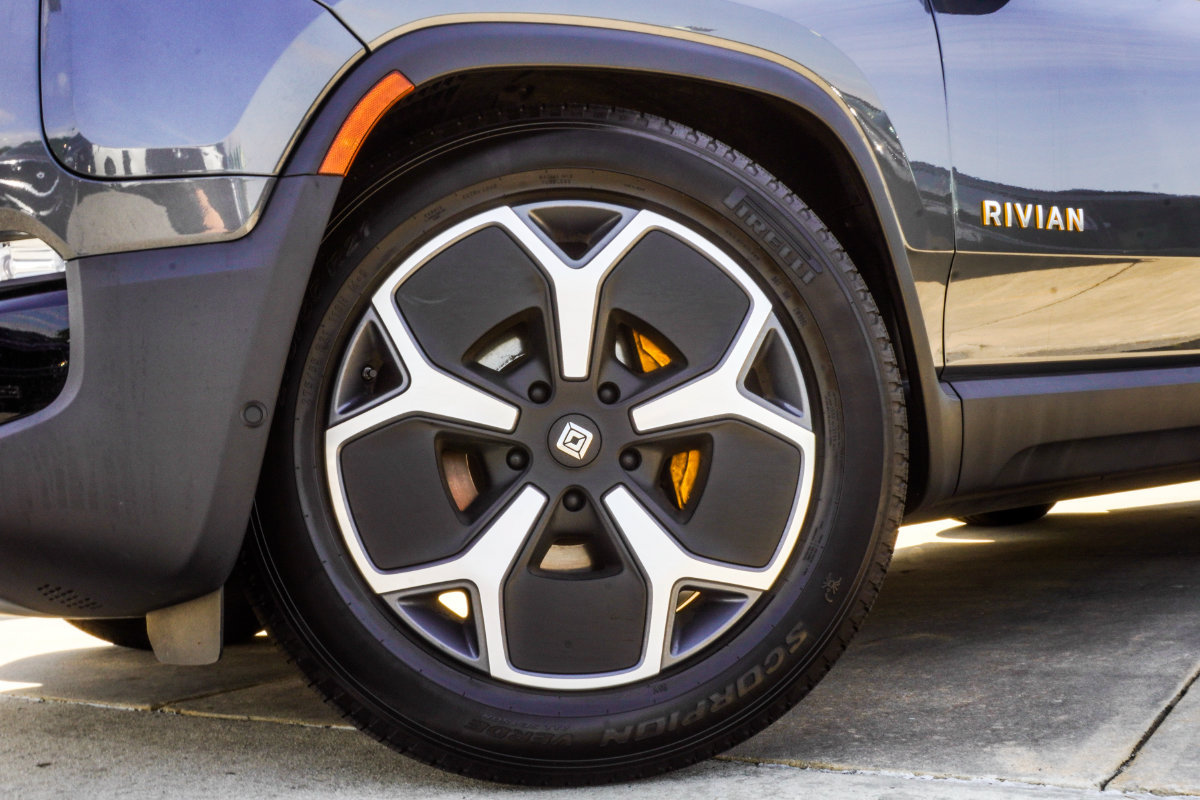 Used 2024 Rivian R1S Adventure Quad AWD/4WD image 3