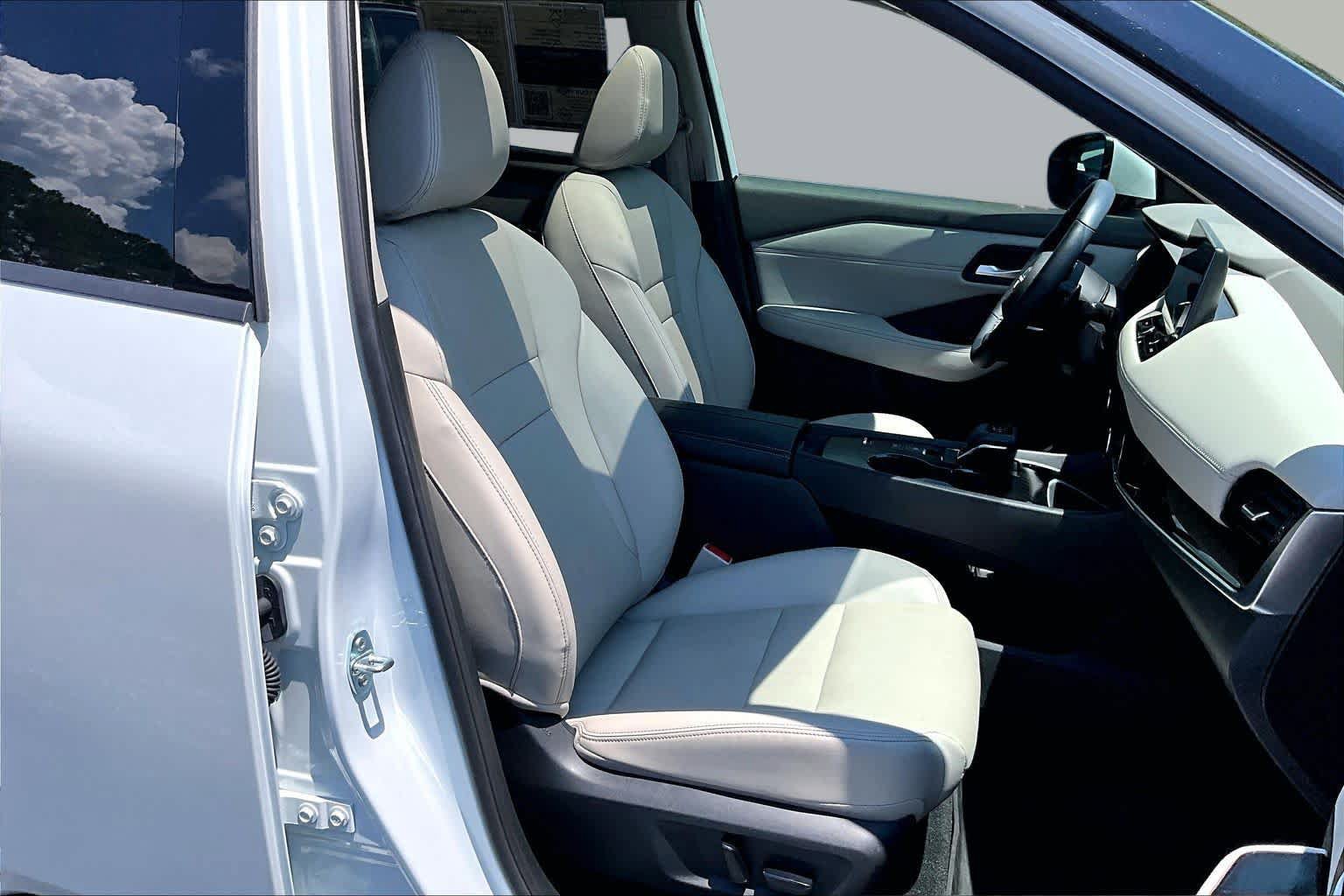 Used 2024 Nissan Rogue SL w/ SL Premium Package FWD image 9
