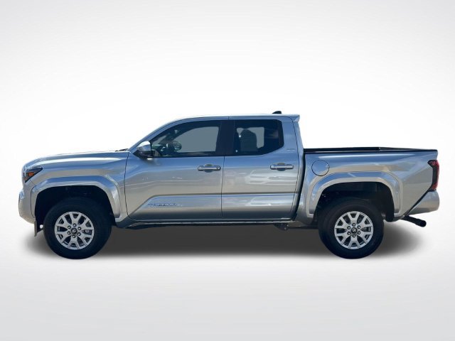Used 2025 Toyota Tacoma SR5 AWD/4WD image 6