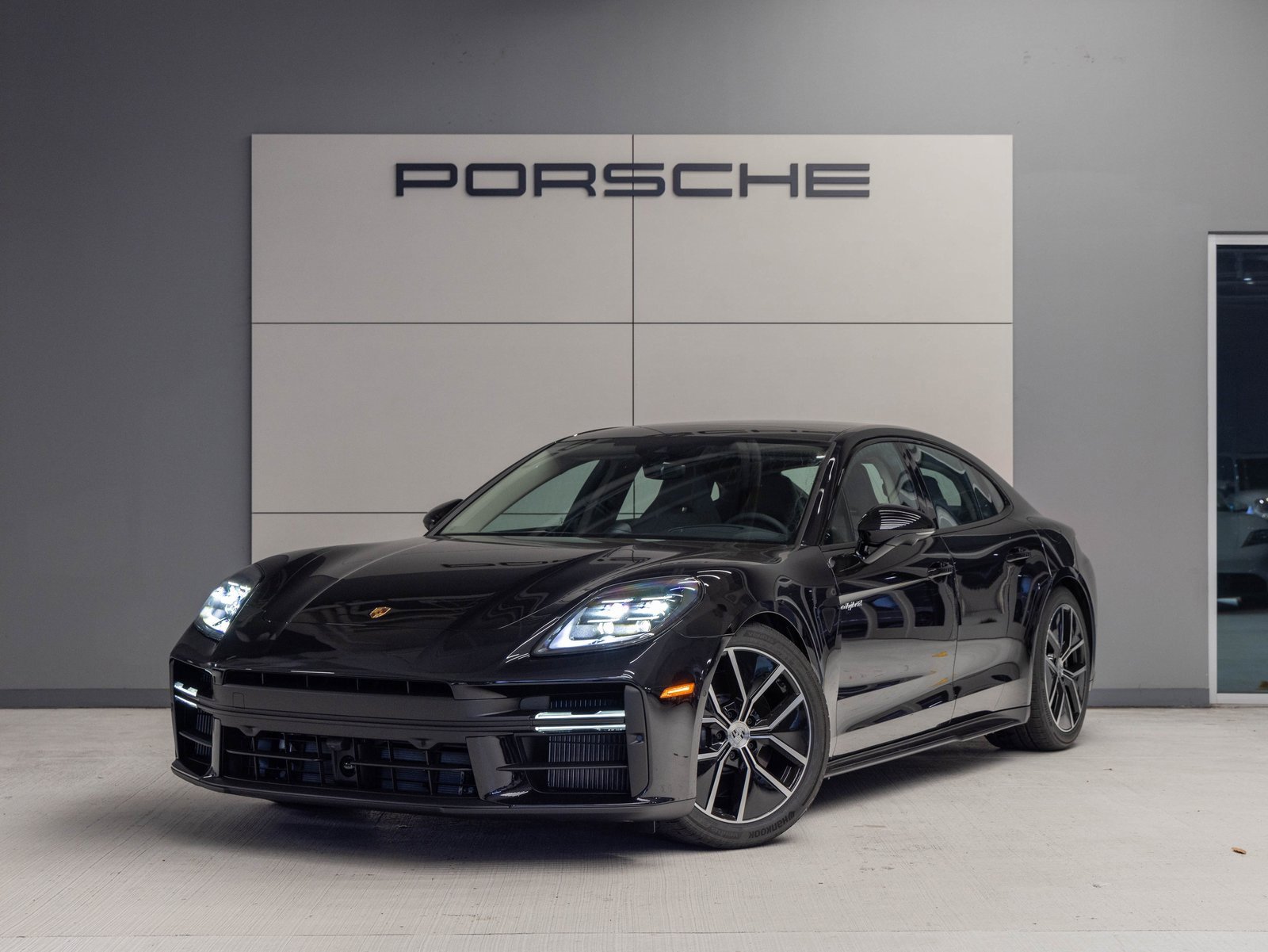 New 2026 Porsche Panamera 4 image 1