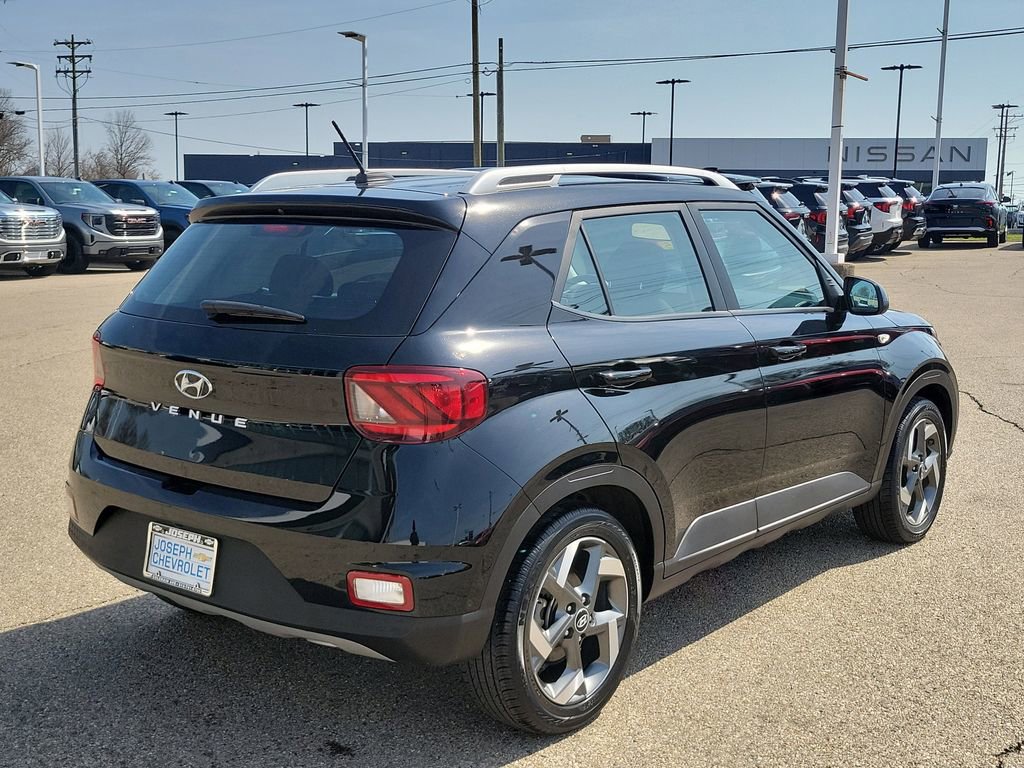 Used 2025 Hyundai Venue SEL image 4