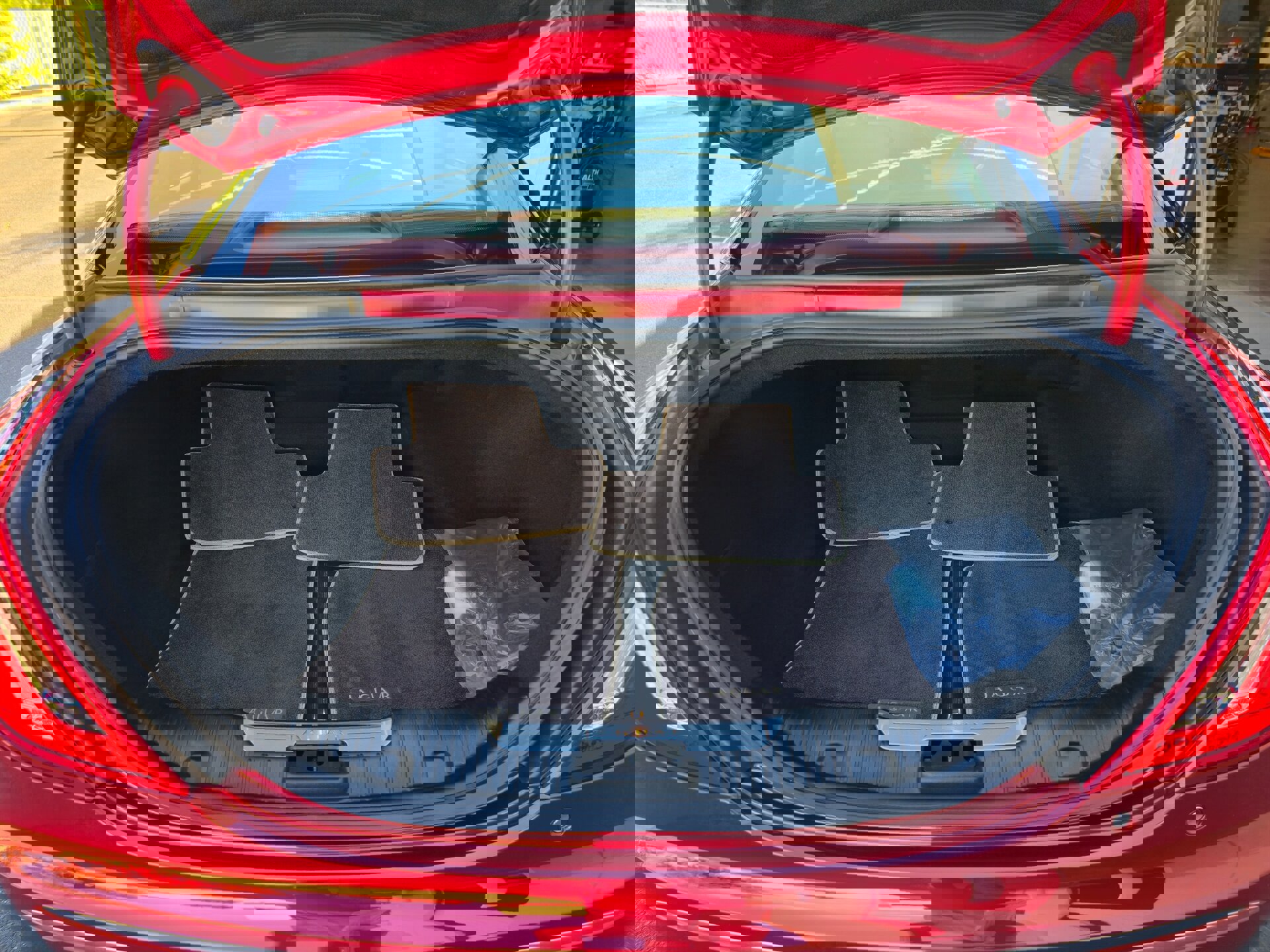 Used 2012 Jaguar XJ RWD image 32