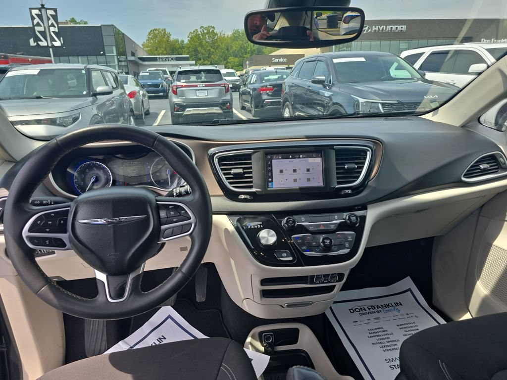 Used 2023 Chrysler Voyager LX FWD image 15