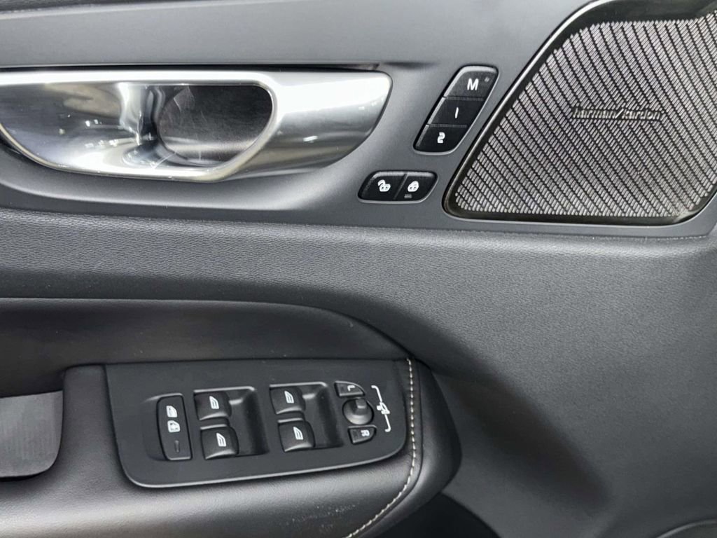 Used 2024 Volvo XC60 T8 Ultimate w/ Climate Package image 21