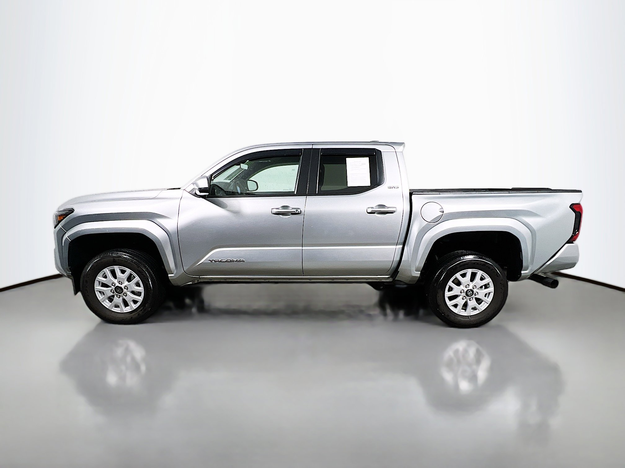 Used 2024 Toyota Tacoma SR5 image 9