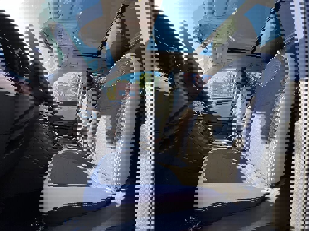 New 2025 Volkswagen Taos SE image 10