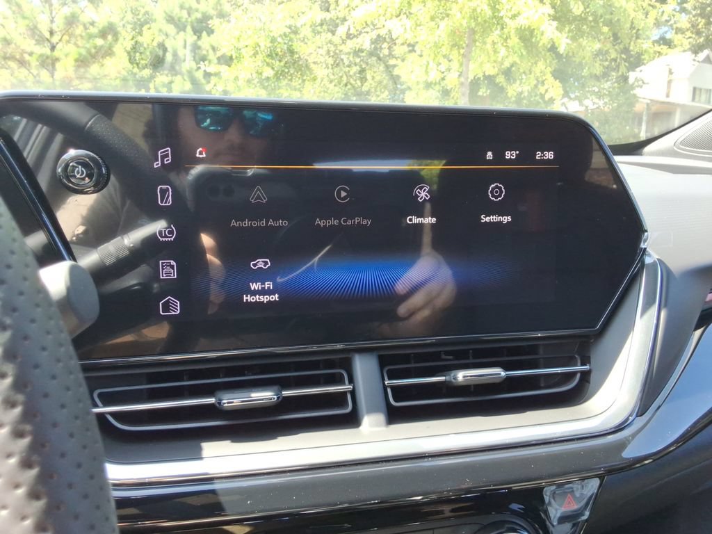 New 2026 Chevrolet Trax RS w/ Sunroof Package FWD image 28