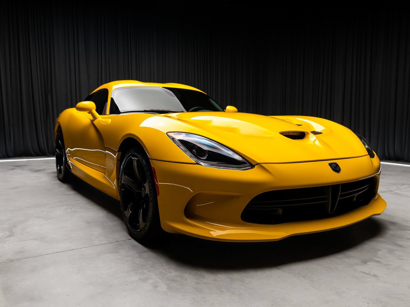 Used 2014 SRT Viper SRT-10 w/ Grand Touring Package RWD image 17